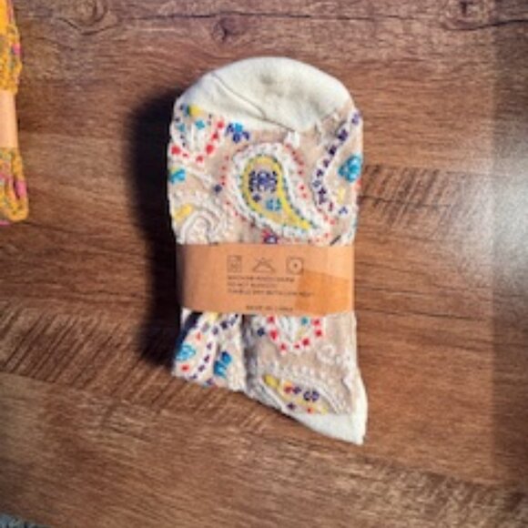 Four Pairs of Fun Socks--New - Picture 7 of 9